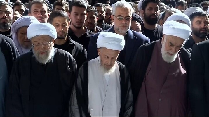 ڕێوڕەسمی خوێندنی نوێژ لەسەر تەرمی پیرۆزی ڕێبەری شەهید لە مۆسەلای تاران بەڕێوەچوو