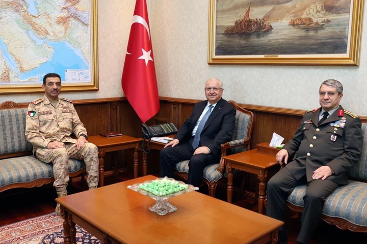 Turkish Defense Minister Meets with Kuwaiti Army Chief of Staff