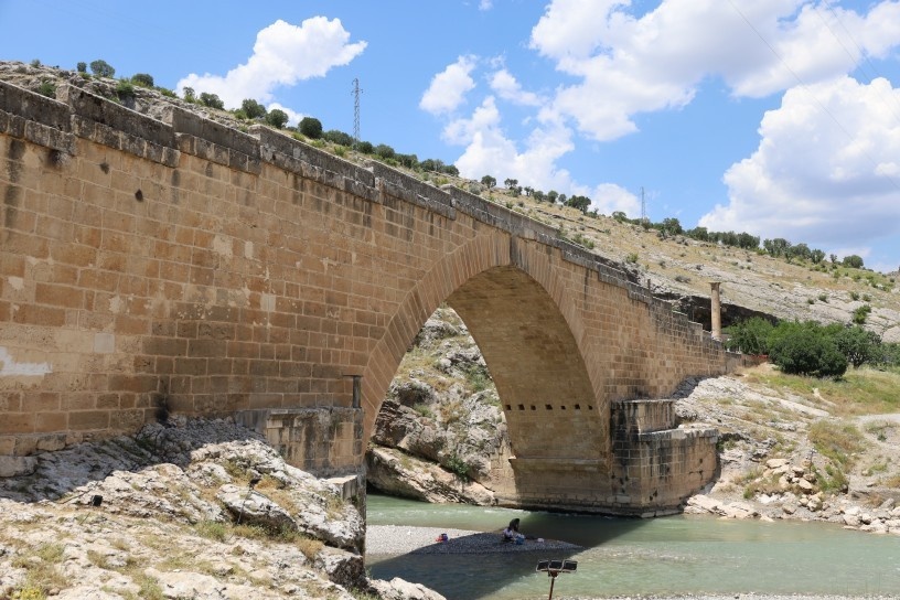 پل دوهزار ساله جندره؛ شاهکار مهندسی در کردستان ترکیه + فیلم و تصاویر