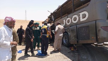 برخورد مرگبار اتوبوس نیروهای امنیتی با یک اتوبوس مسافربری در جاده دمشق–دیرالزور؛ ۱۹ کشته و ۲۷ زخمی