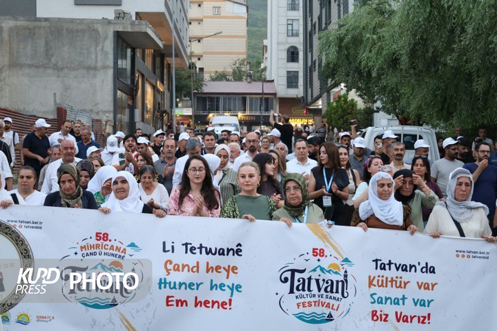 جشنواره تتوان با تأکید بر فرهنگ کردی و حمایت از روند صلح آغاز شد