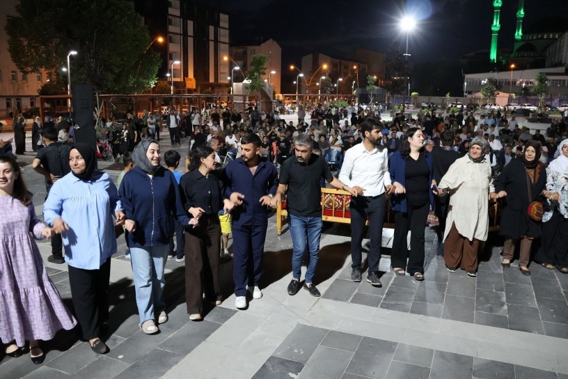 جشن دنگبژی با استقبال گسترده مردم در آگری برگزار شد
