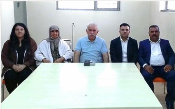 انتشار تصویری از دیدار خانوادگی عبدالله اوجالان در امرالی