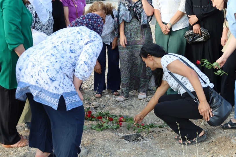 یادبود عضو جانباخته زنان PKK در موش؛ اعتراض به خشونت‌های جنگی علیه زنان