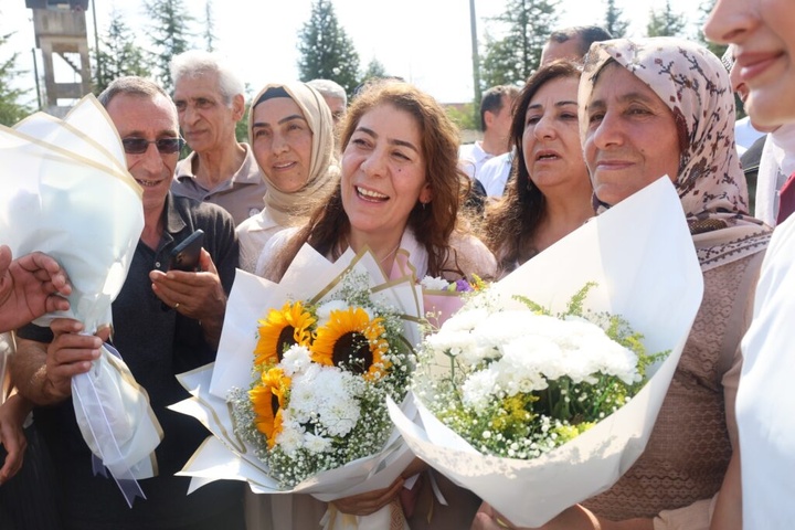 سونای منگوتای پس از ۳۰ سال از زندان آزاد شد