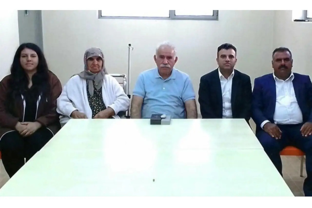 اوجالان خودش خواست که این عکس را از او بگیرند