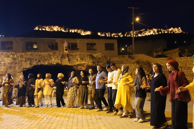 جشن و پایکوبی جوانان ماردین به مناسبت پانزدهم آگوست؛ زبان ما حافظه ماست + فیلم