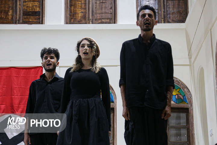 اجرای نمایش «ترس و نکبت رایش سوم» به کارگردانی قطب‌الدین صادقی