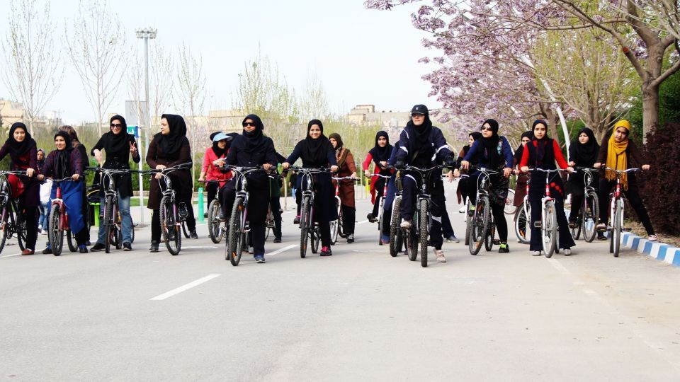 هیات دوچرخه سواری ارومیه به دلیل ممانعت دوچرخه سواری زنان در ورزشگاه استعفا داد