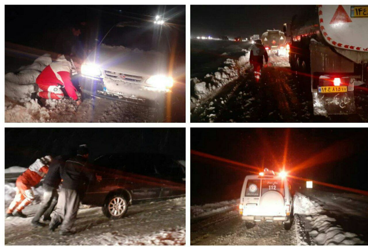 رهاسازی بیش از یکصد خودرو گرفتار شده در برف در گردنه دوآب پیرانشهر
