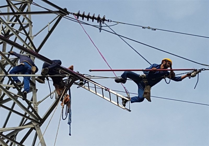مدیرعامل برق آذربایجان غربی پس از  آسیب گسترده  شبکه توزیع برق عازم مهاباد شد