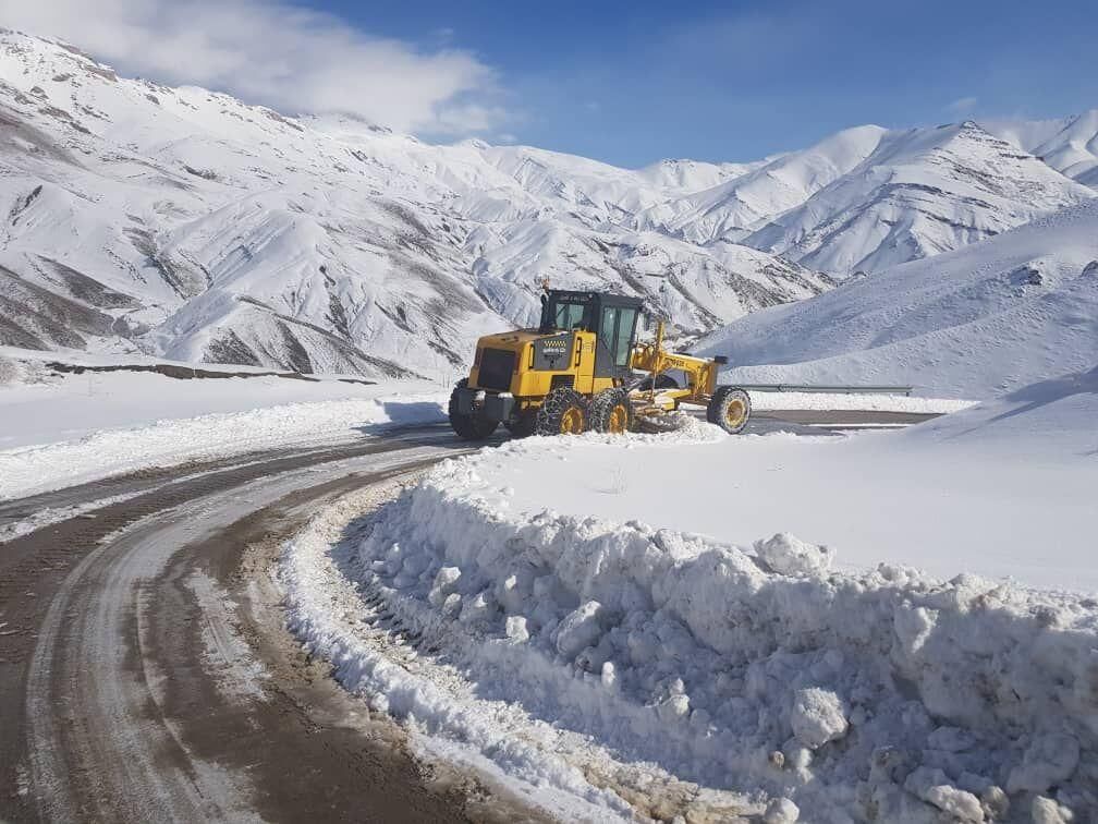 بازگشایی راه ارتباطی ۲۵۰ روستای مسدود شده آذربایجان غربی در برف