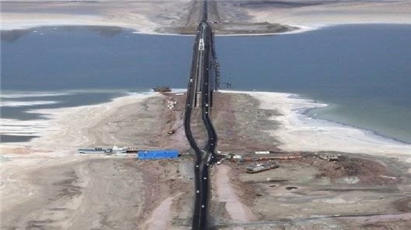 وزارت راه و شهرسازی۵۰۰ متر آب گذر در پل میانگذر دریاچه ارومیه ایجاد می کند