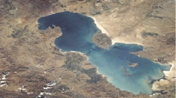 ستاد احیای دریاچه ارومیه در برخی از تصمیم گیری ها تجدید نظر کند