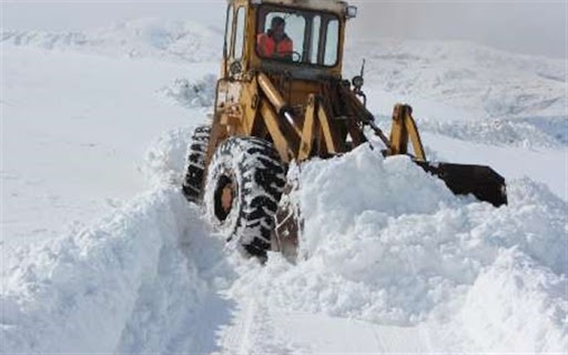 راه ارتباطی 50 روستای آذربایجان غربی از برف بازگشایی شد