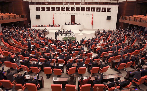 لایحۀ جنجالی تشدید نظارت بر سازمان های مدنی در پارلمان ترکیه تصویب شد