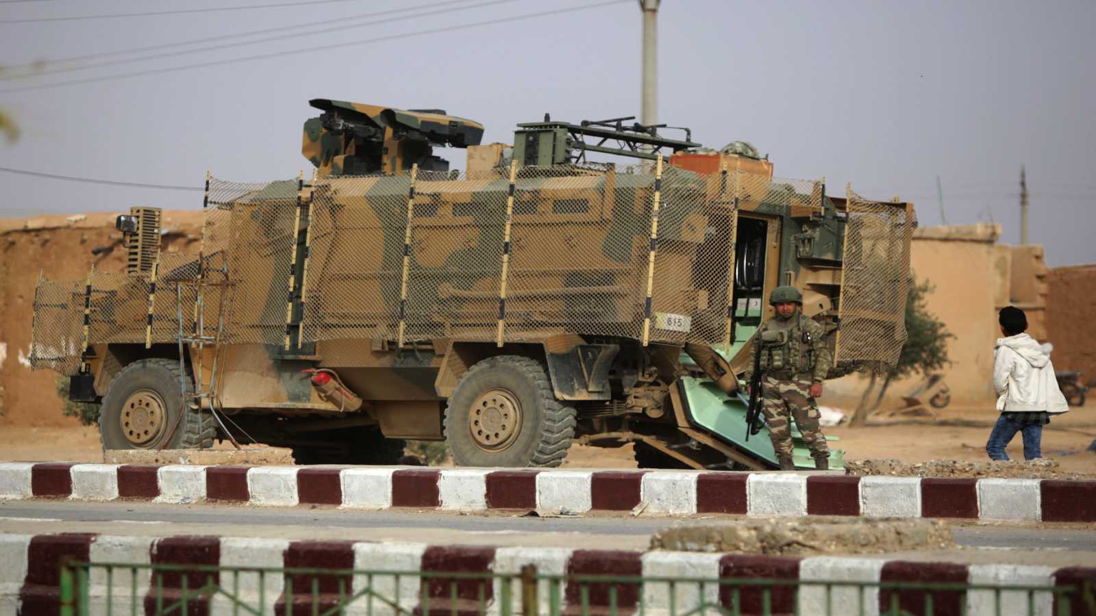 Turkey weighs attack on Syrian Kurdish town/ Sultan Al-Ultananj