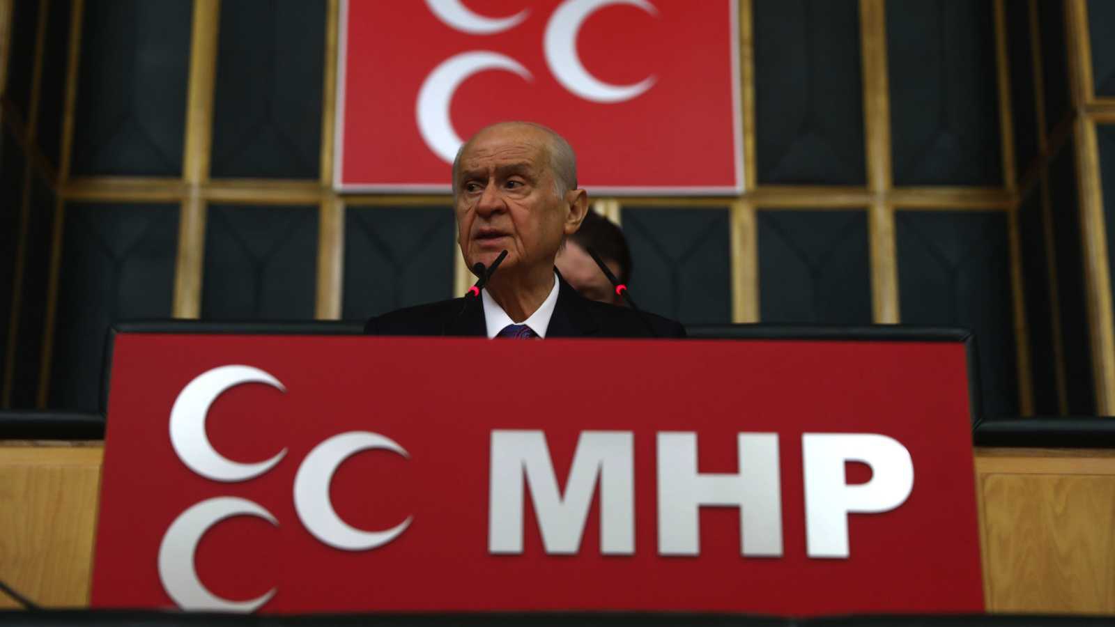 Turkey's nationalists threaten AKP alliance with calls to ban pro-Kurdish party / Amberin Zaman