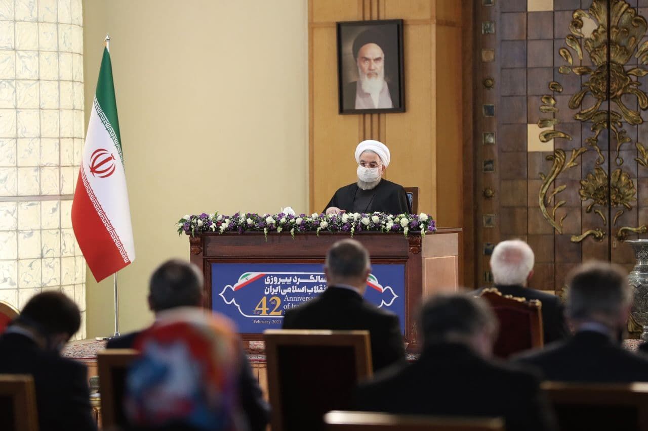 روحانی: هیچ کس از ایران توقع برداشتن گام اول تعهدات را نداشته باشد