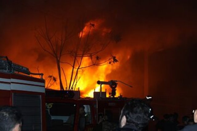 ۳۰ میلیارد تومان خسارت اولیه حادثه آتش سوزی بازارچه مهاباد/علت حادثه در هاله ایی از ابهام !