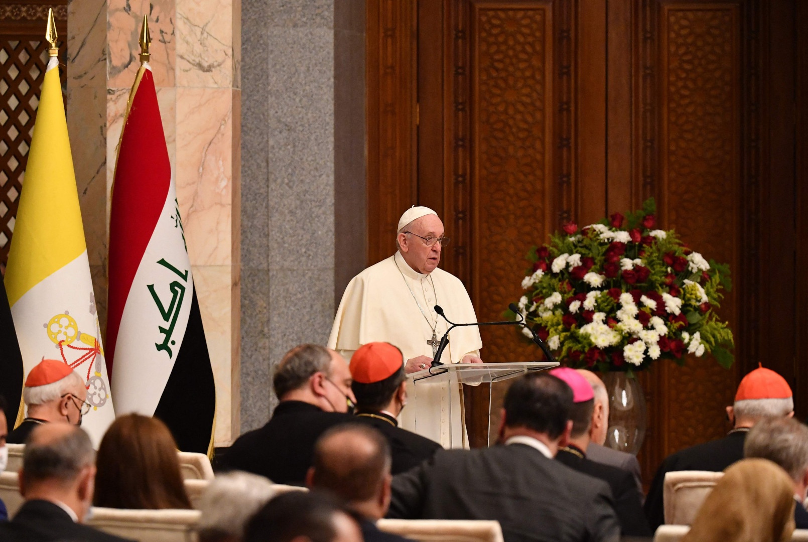پاپ در بغداد: ایزدی ها به دلیل اعتقاداتشان کشته شدند