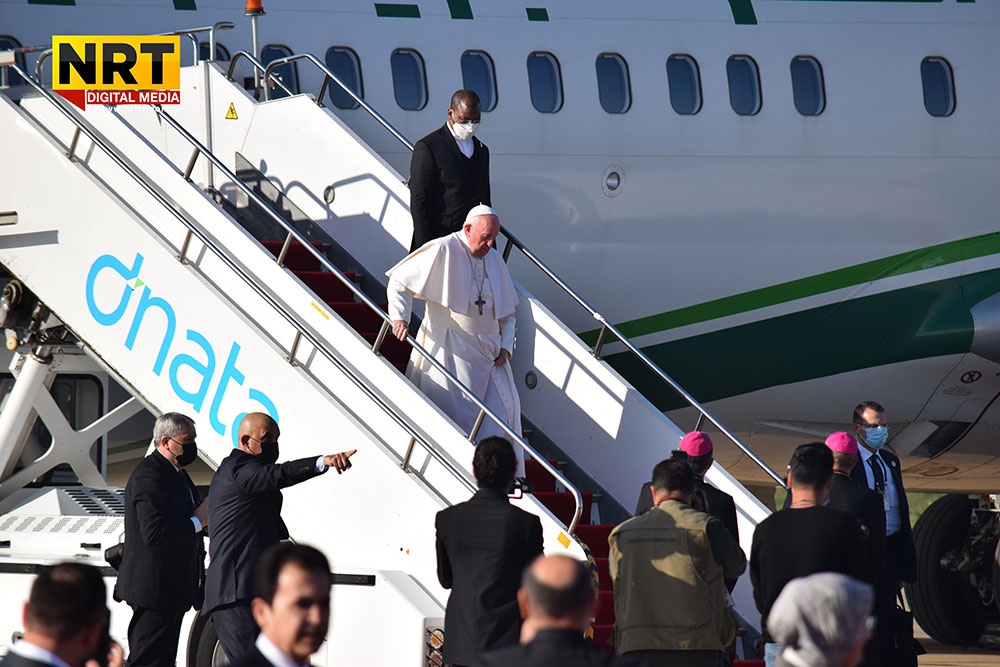 Pope Francis arrives in Erbil in historic tour