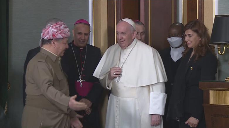 Masoud Barzani welcomes Pope Francis in Erbil