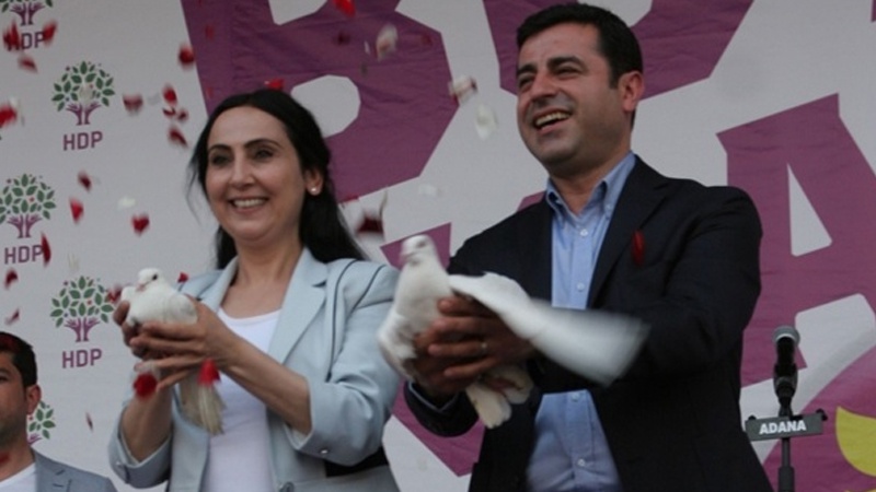 پیام دمیرتاش  و یوکسک داغ رهبران زندانی HDP  به مناسبت روز جهانی زن