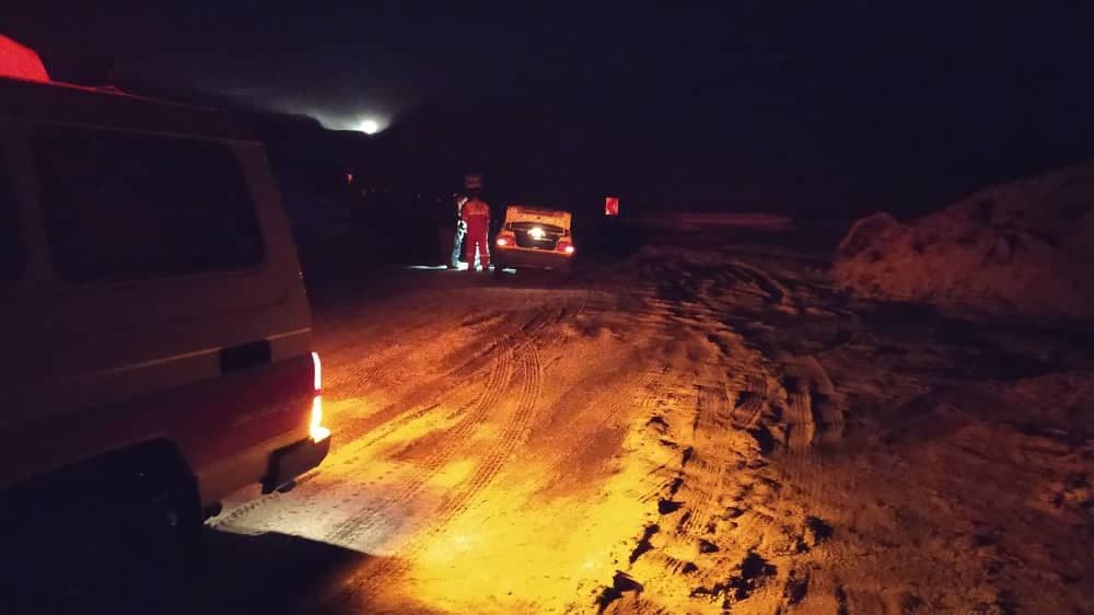 امداد رسانی به 111 خودروی گرفتار در برف و کولاک آذربایجان غربی