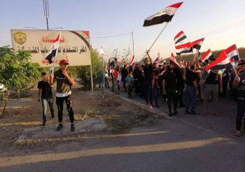A number of Kirkuk residents demonstrate against planned reopening of KDP offices in city
