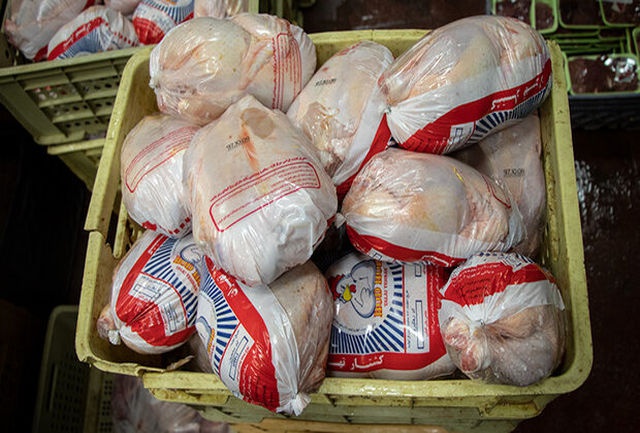 کشف 22 تن مر‌غ گرم خارج از شبکه توزیع در آذربایجان غربی