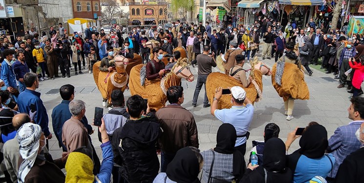 نمایش سنتی ، آئینی «سه ری سال» در پیاده راه سنندج برگزار می شود