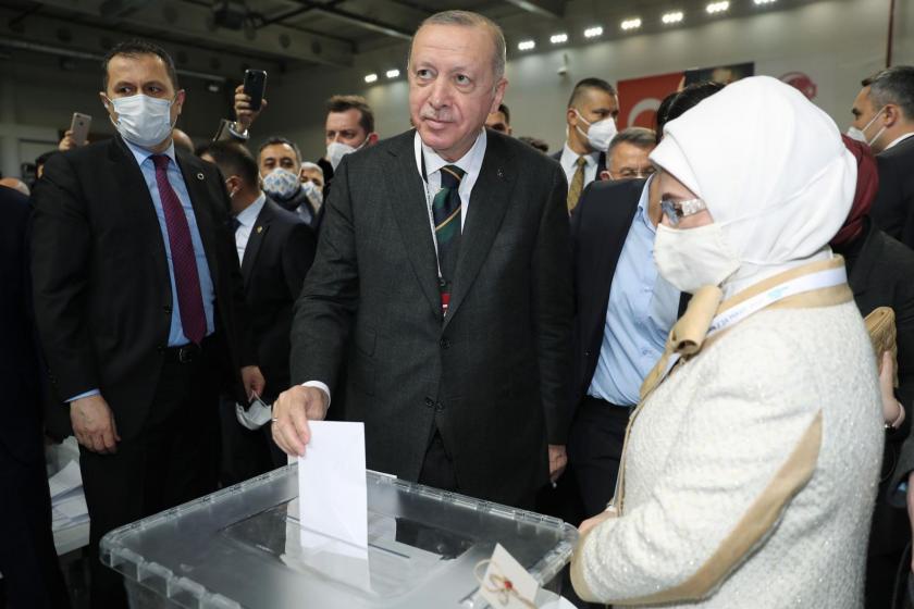 اردوغان مقام ریاست خود را در AKP تمدید کرد و بن علی ییلدیریم هم نایب رئیس حزب شد