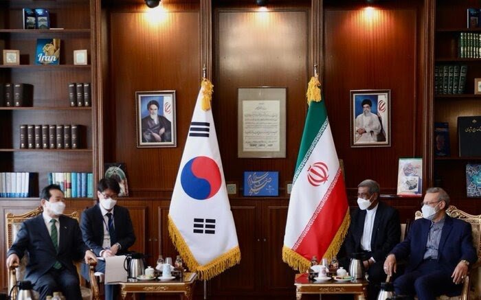 چانگ به لاریجانی: قول می‌دهیم در اسرع وقت راهی برای آزادسازی منابع ایران پیدا کنیم