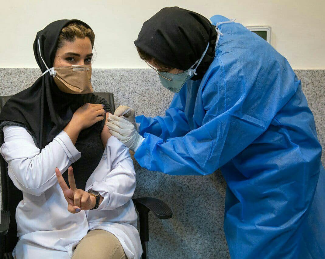 شناسایی روزانه ۳۰ مورد کرونا مثبت در پیرانشهر/٩٠ درصد کادر درمان واکسینه شدند