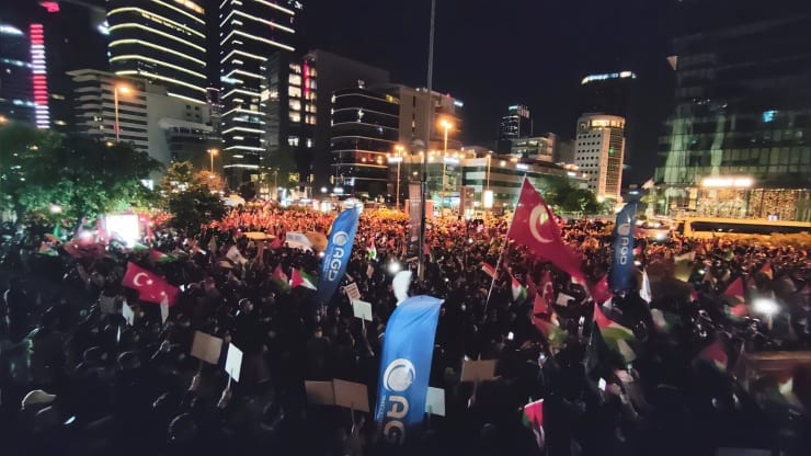 مردم ترکیه در اعتراض به حملات اسرائیل به خیابان ها ریختند