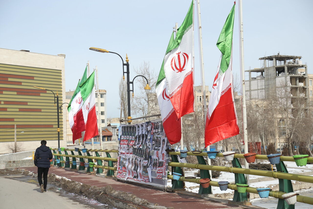 شهردار ارومیه: دیوارهای شهری محل نصب تبلیغات انتخاباتی نیست
