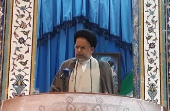 امام خمینی (ره) به ایران و اسلام عزت بخشید