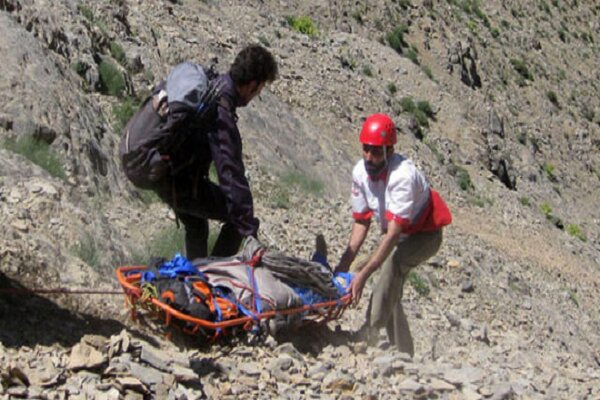 رهاسازی مرد ۲۹ ساله گیر افتاده در ارتفاعات کوه «رنو» ایوان