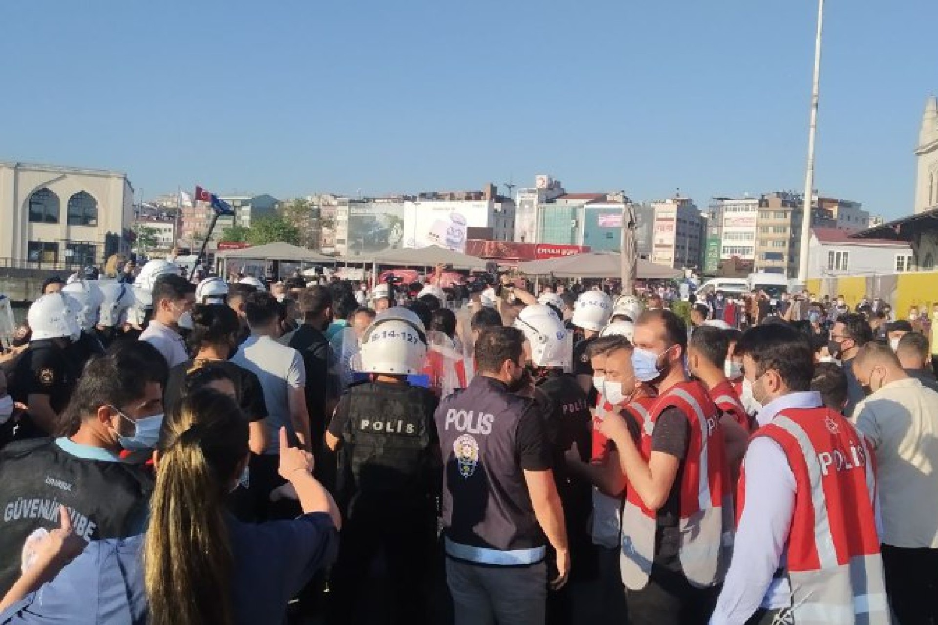 تجمع اعتراض آمیز احزاب و مردم در استانبول با مداخله پلیس مواجه شد