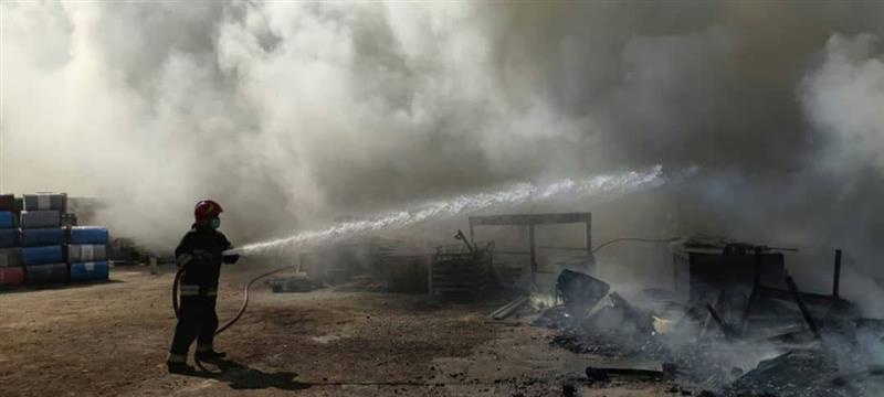 شعله های آتش در انبار ضایعات کارخانه ایی در ارومیه مهار شد