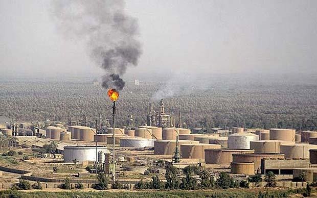Oil minister says BP mulls quitting Iraq, Lukoil wants to sell up