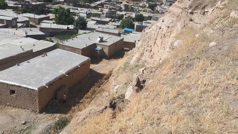 بخشی از تپه تاریخی «جلدیان» پیرانشهر در زلزله ریزش کرد