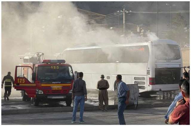 آتش گرفتن یک دستگاه اتوبوس در ترمینال مهاباد