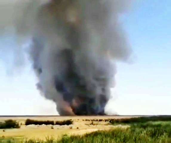 تالاب  بین المللی «کانی‌برازان» مهاباد در میان شعله های گسترده آتش