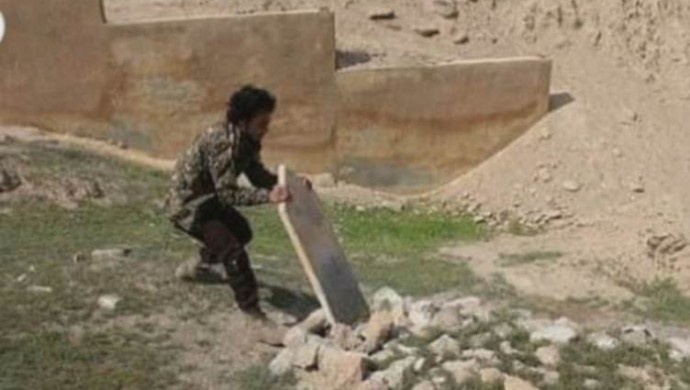 فروش سنگ قبرهای گورستان های عفرین توسط نیروهای وابسته به ترکیه