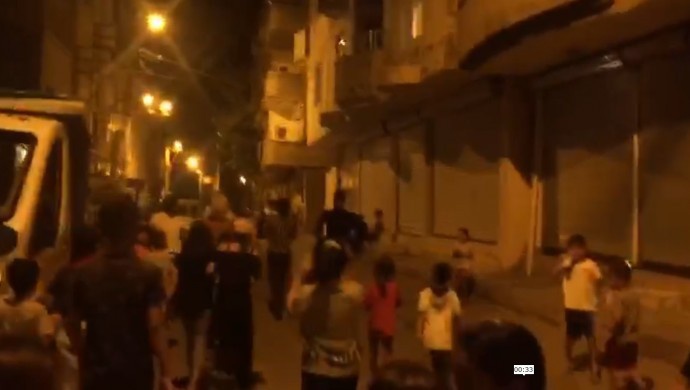 راهپیمایی شبانه مردم جزیر در اعتراض به قتل عام خانواده کرد