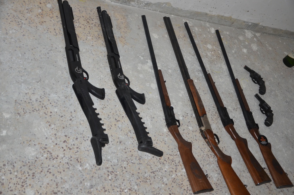 انهدام باند قاچاق اسلحه در دیواندره/8 قبضه سلاح کشف شد