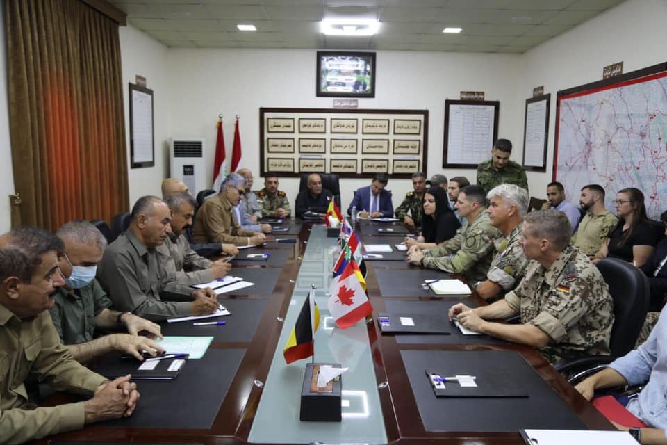 Jaafar Mustafa, head of Peshmerga command meet anti-ISIS coalition advisors