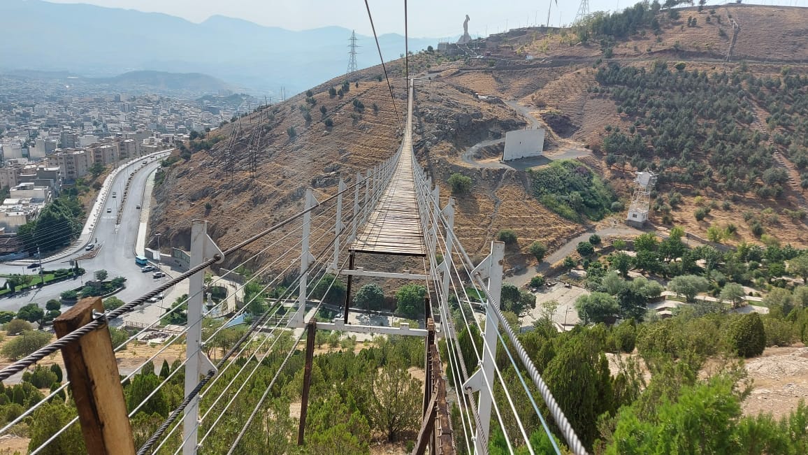 پروژه تفریحی پل معلق و زیپ لاین پارک جنگلی آبیدر سنندج تکمیل است